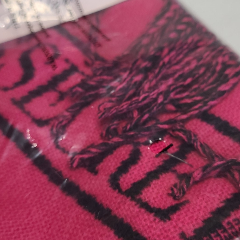 toria's Secret Fuchsia Logo Scarf - Picture 6 of 6